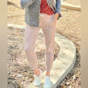 Vuori Performance Joggers light pink